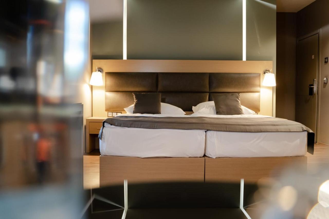 Zum Gruenen Baum Hotel Frankfurt Airport Кельстербах Екстер'єр фото