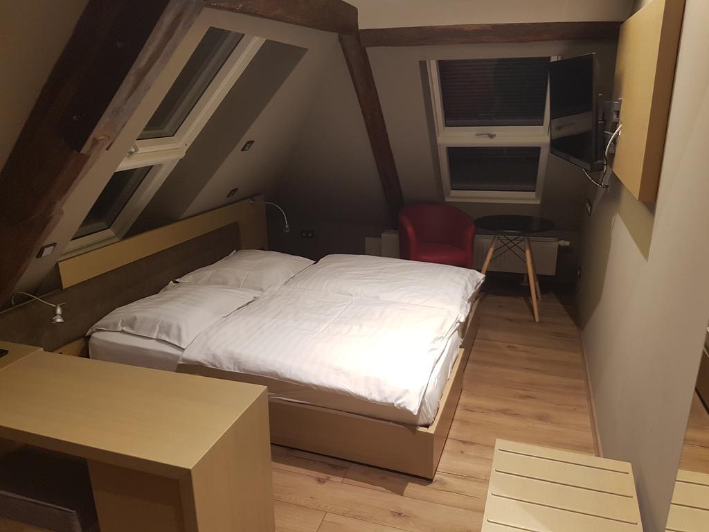 Zum Gruenen Baum Hotel Frankfurt Airport Кельстербах Екстер'єр фото